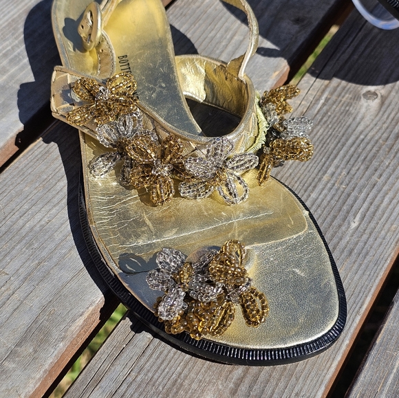 Bottega Veneta gold weave beaded floral sandals - Picture 3 of 7